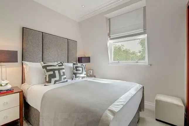 Flat to rent in Kensington Gardens Square, London W2