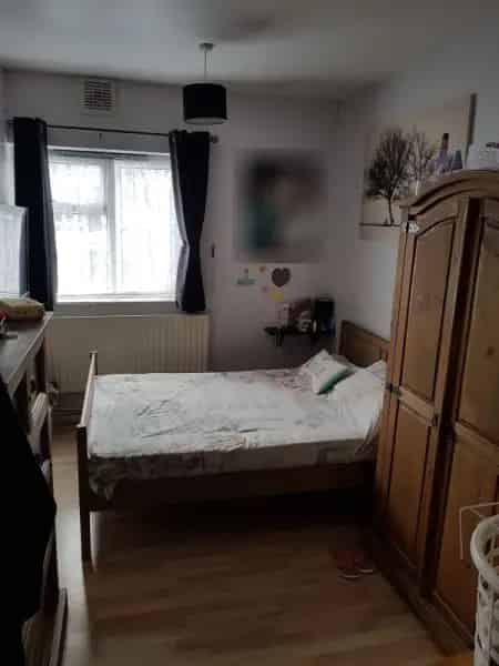Vauxhall 5th Floor Flat Near Tube Station and Amenities
