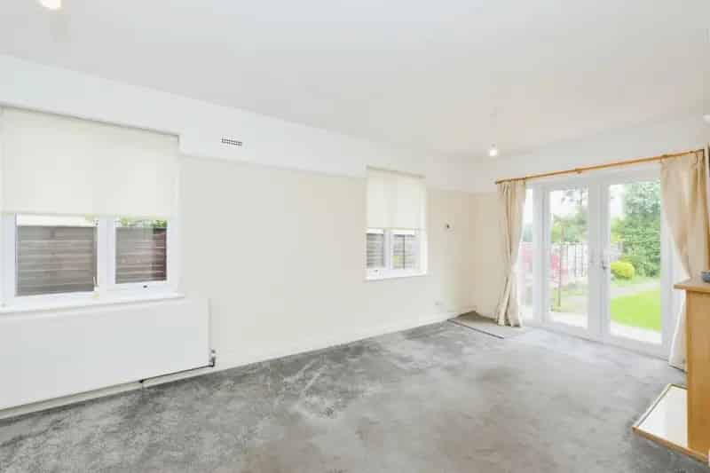 Two Bedroom Bungalow Near Hoddesdon Town Centre