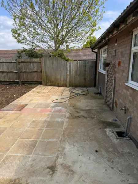 Bungalow For Rent in Stevenage, England