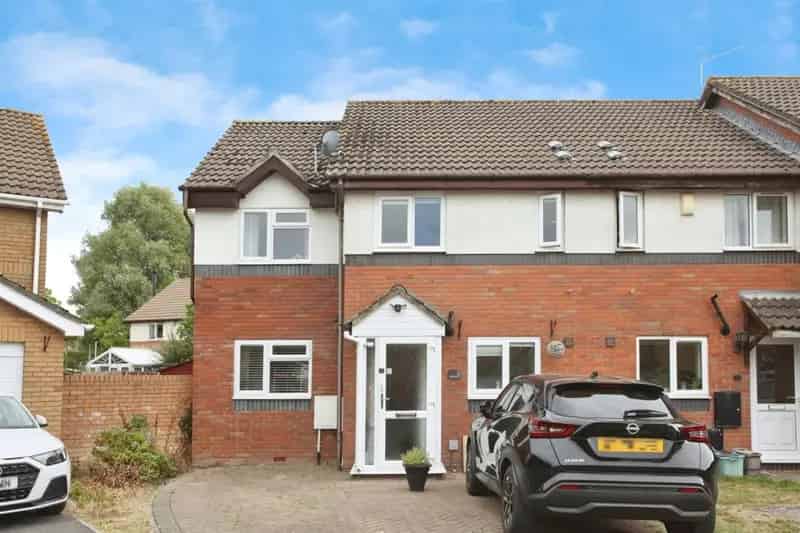 4 bedroom end of terrace house