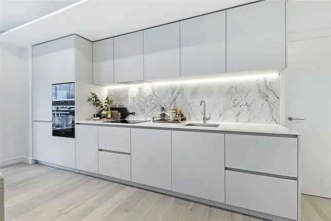 Canary Wharf Pet-Friendly Apartment: Modern Amenities & Roof Terrace