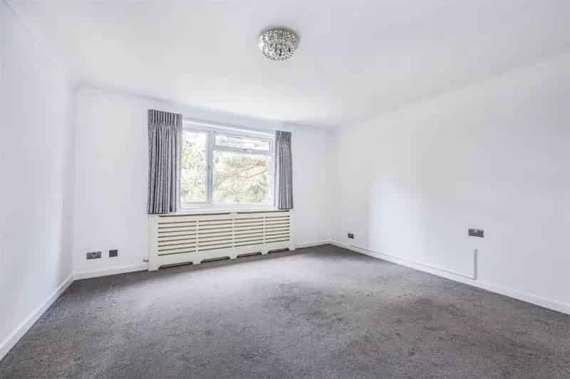 3 bed flat for sale