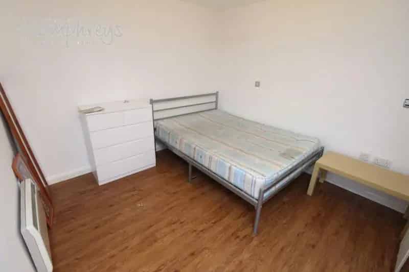 Studio Flat near City Centre - Gated Complex
