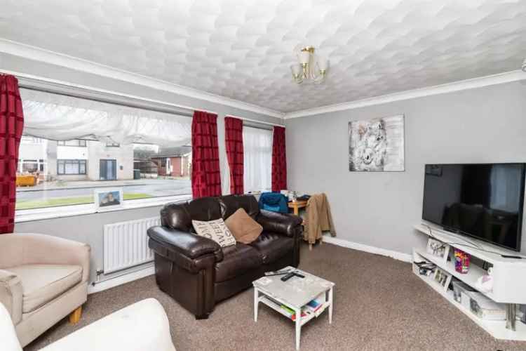 Spacious 3-Bed Detached Bungalow Outlon