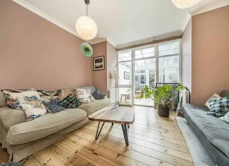2 Bed Split Level Flat Clapton 70ft Garden Share of Freehold