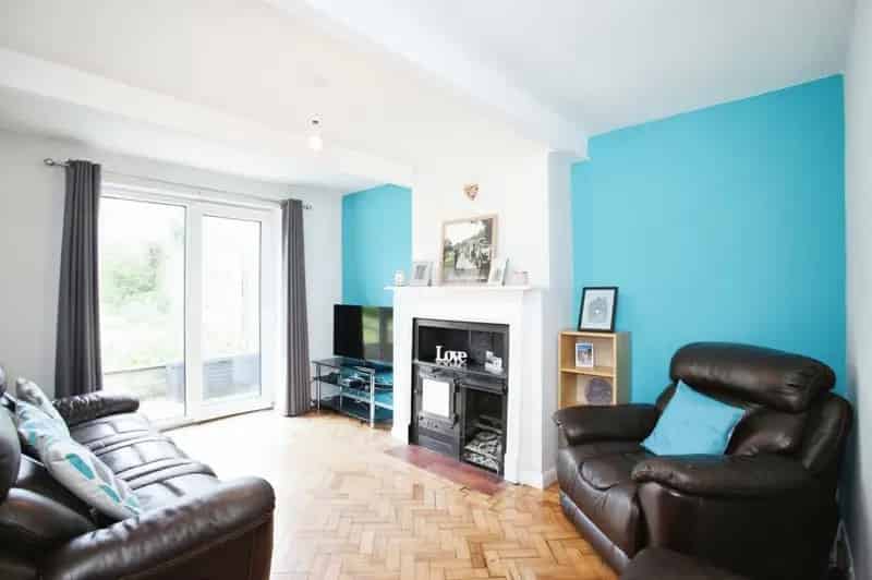 3 Bedroom Semi-Detached House Near Train Station and Schools