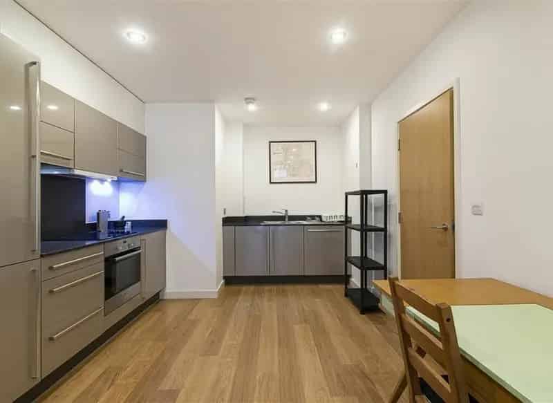 Bright One Bedroom Caspian Apartment