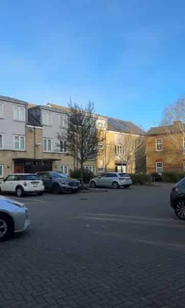 2 Double Bed Ground Floor Flat with Garden Near Bath Somerset