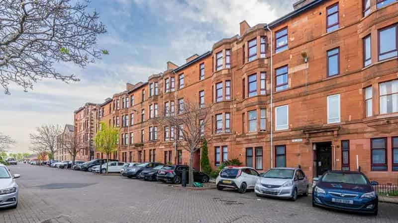 1 Bedroom Flat for Sale in Traditional Red Sandstone Tenement