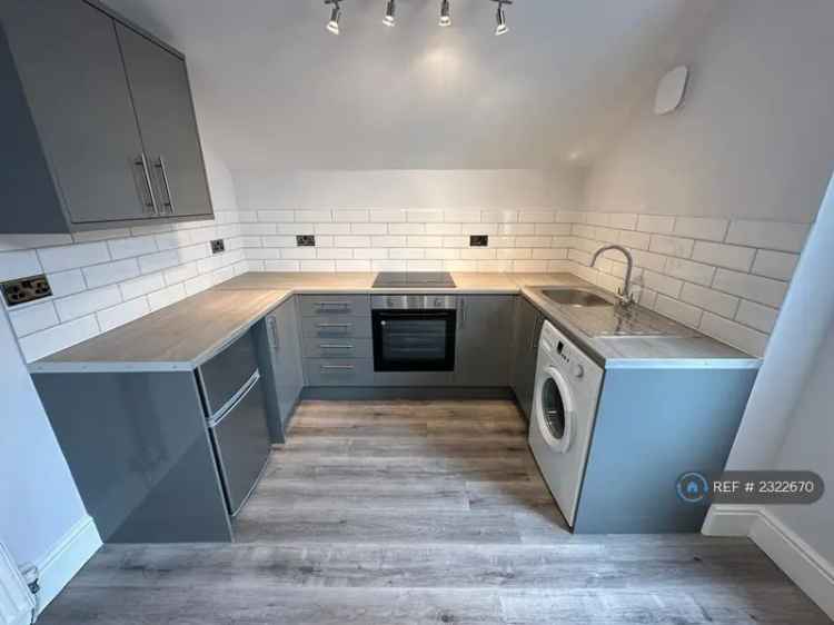 1 Bedroom Furnished Flat with Ensuite