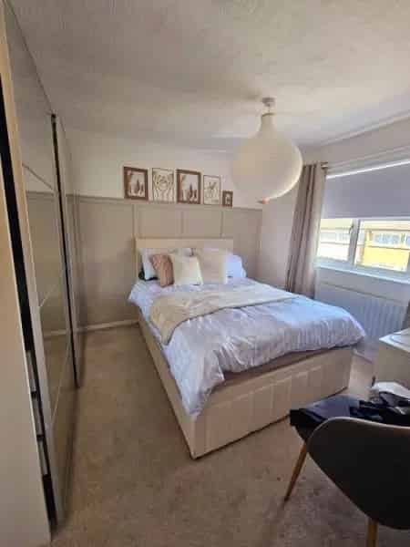 Large 2 Bedroom Maisonette Near Schools and Amenities