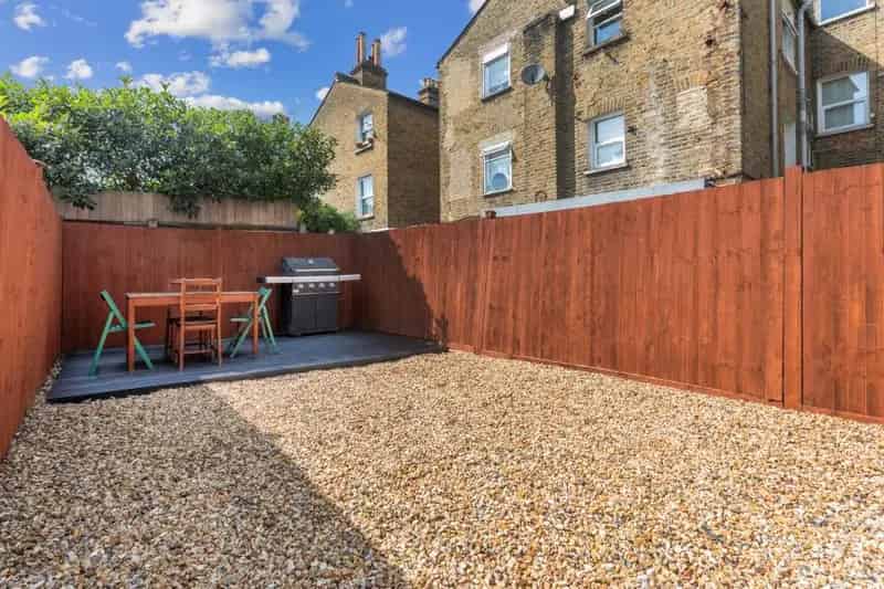 2 Bedroom Flat Heyford Avenue Ground Floor Period Conversion