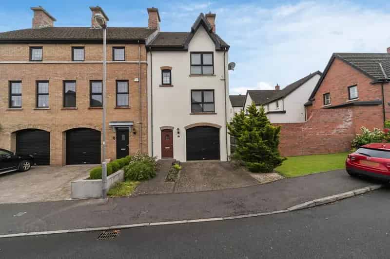 Attractive End Townhouse Bracken Hill Development 3 Bedrooms Garage Parking