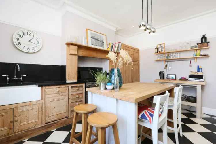 4 Bedroom Maisonette Near Top Schools
