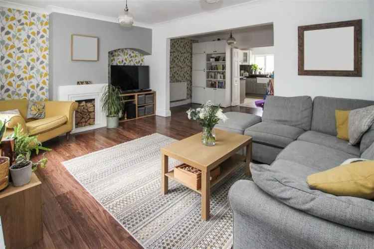 4 Bedroom Semi-Detached House for Sale in Doddinghurst