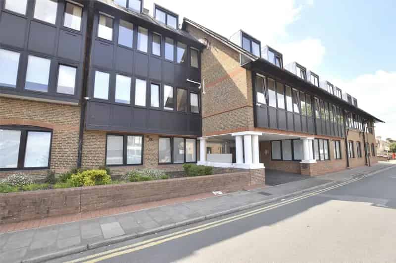 2 Bedroom Apartment near Gatwick Airport