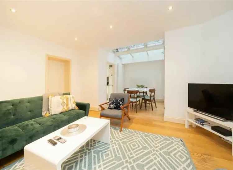 Flat For Sale in London, England