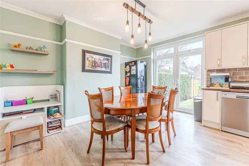 Extended 3 Bed Semi Detached House Horsforth