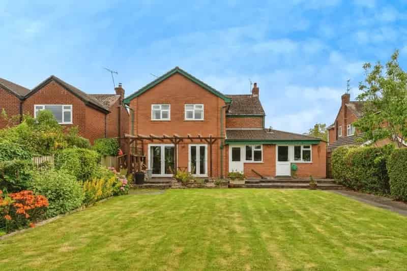 Five Bedroom Detached Home with Garden and Garage Chester