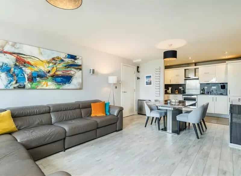 2 Bedroom Apartment Eluna Apartments Tobacco Dock