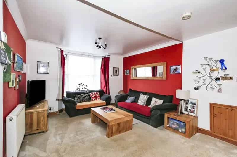 Detached House with Workshop and Large Garden