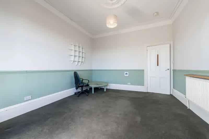 Spacious One Bedroom Apartment in Battlefield Glasgow