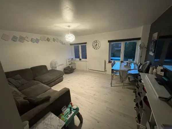 Flat For Rent in Southend-on-Sea, England