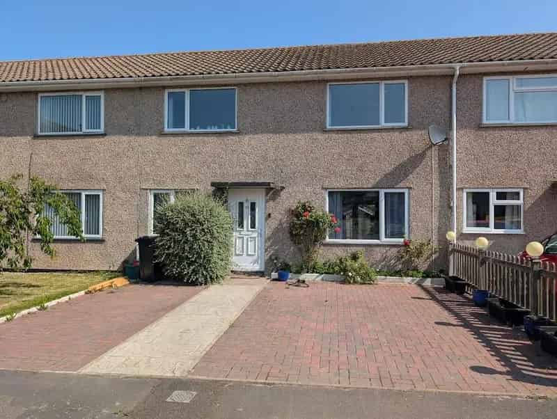 3 Bedroom House for Sale - Refurbished Family Home