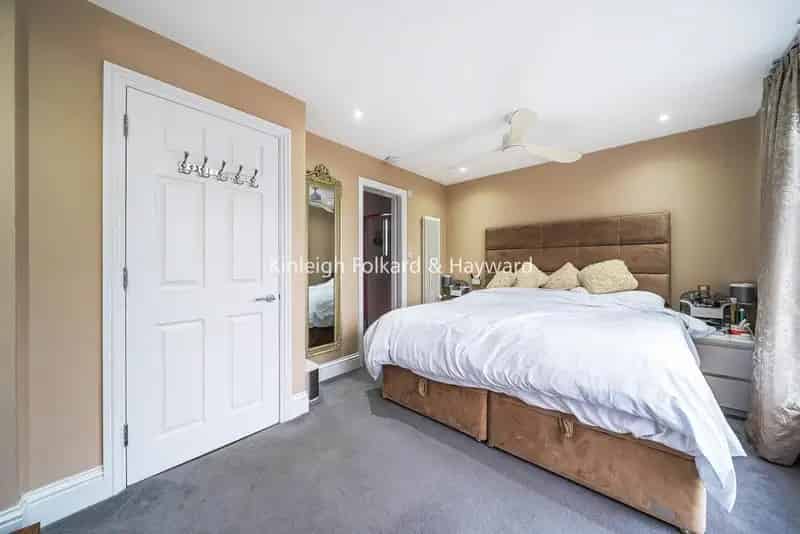 Spacious 3-Bedroom Townhouse Near Transport Links