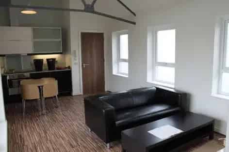 1 Bedroom Flat Cardiff 80m² En Suite Furnished Inclusive Electricity
