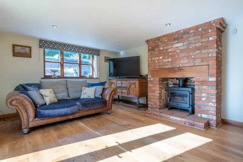 4 Bedroom Cottage Roughton 4.4 Acres