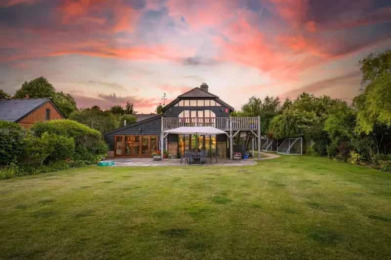 5 Bedroom Barn Conversion 3400 sq ft  Stunning Country Views