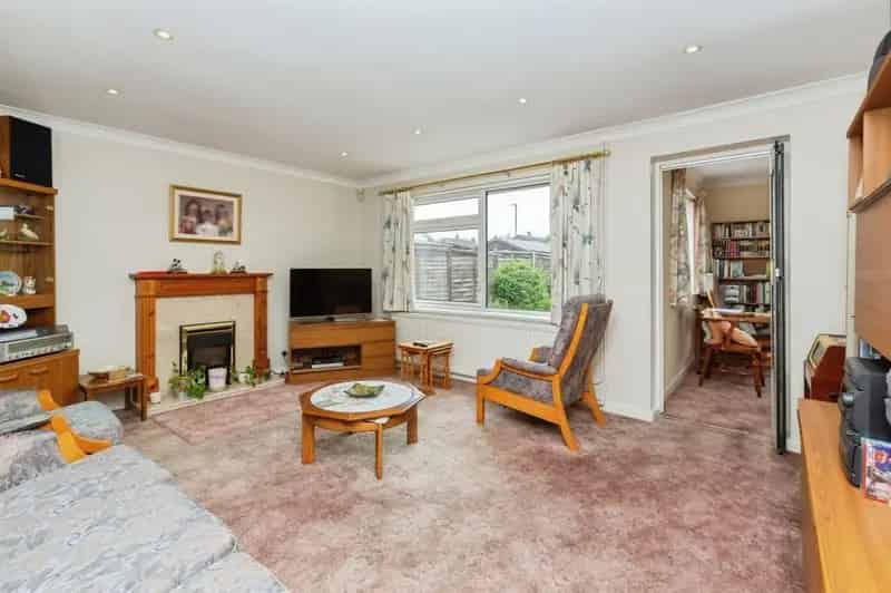 Three Bedroom Detached Bungalow Bedgrove Chain Free