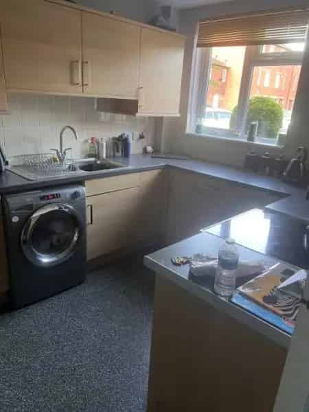 3 Bedroom House 2 Large Doubles 1 Single Spacious Kitchen