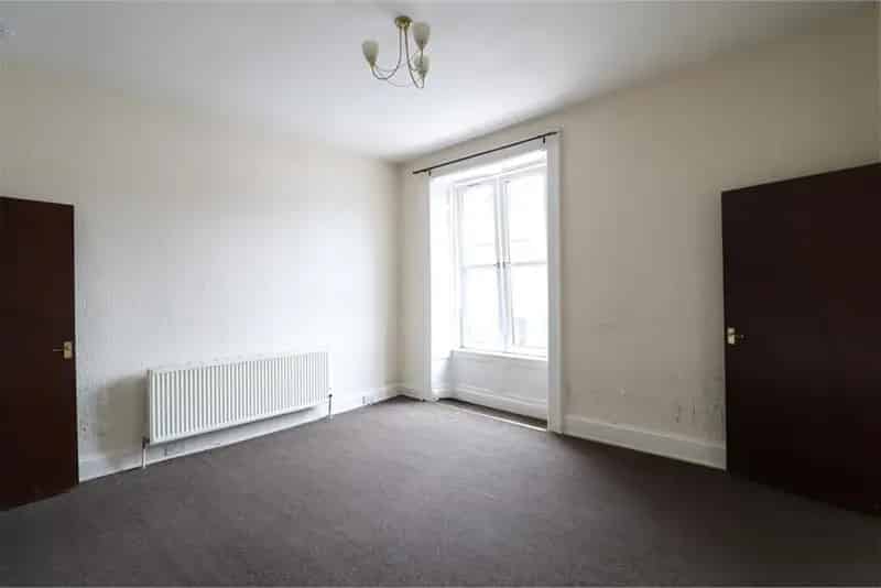 3 Bed Flat - First Floor with 2 Reception Rooms