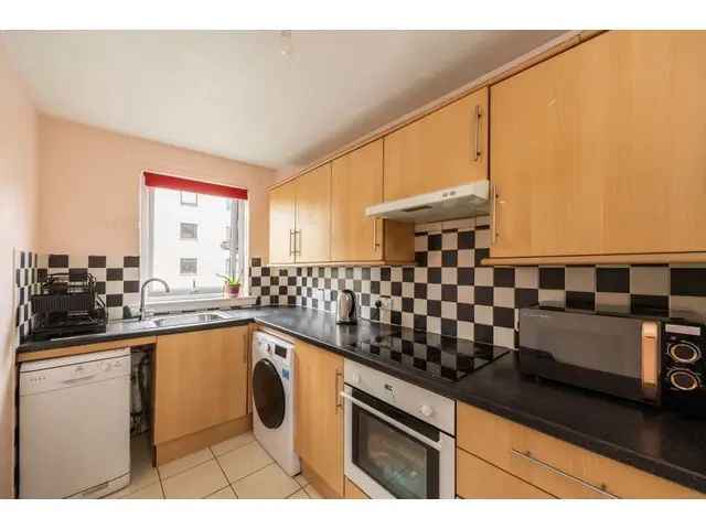 2 Bedroom Flat for Sale Near Leith Walk