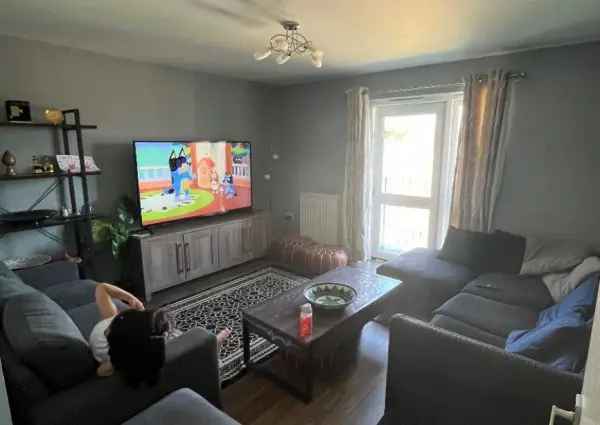 Large 2-Bed Flat Walthamstow Near Stations
