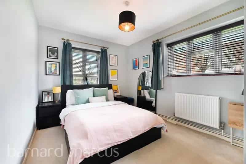 Newly Refurbished 1-Bed Flat in Furzedown Streatham