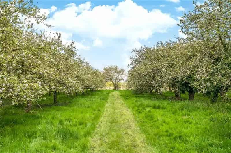 Fruit Farm with Log Cabin and Barn - Wilburton