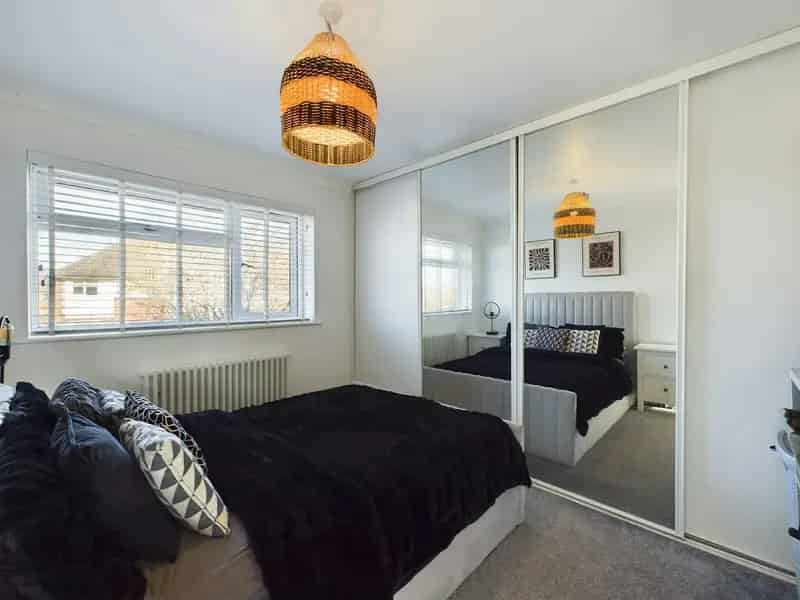 Three Bedroom Family Home Cranbourne Modern Kitchen Large Garden Home Office