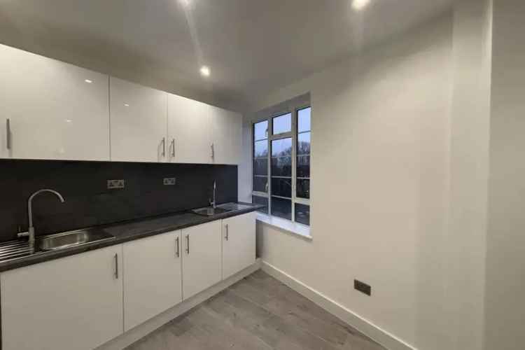 Spacious Room with Private Bathroom in Shared Flat