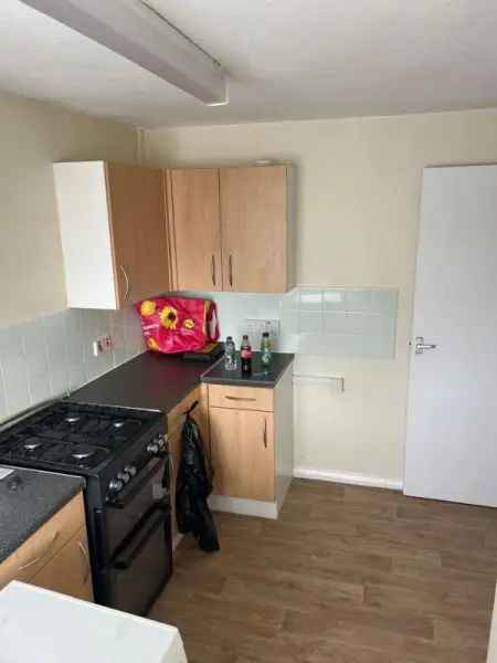 One Bedroom Retirement Flat Over 50s Wet Room Ample Storage Chelmsford Colchester