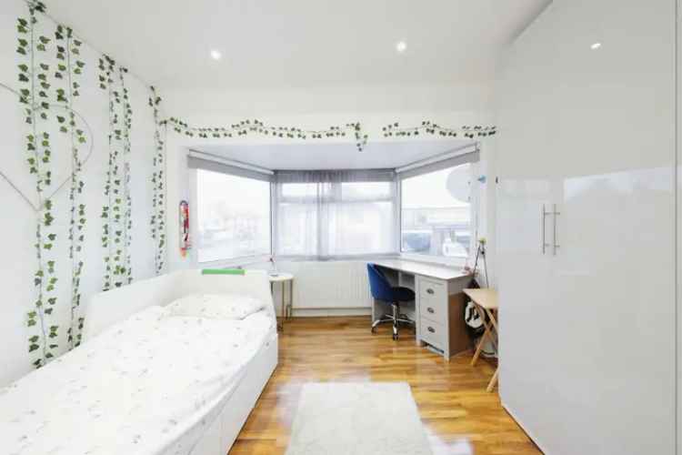 5 Bedroom Semi-Detached Family Home