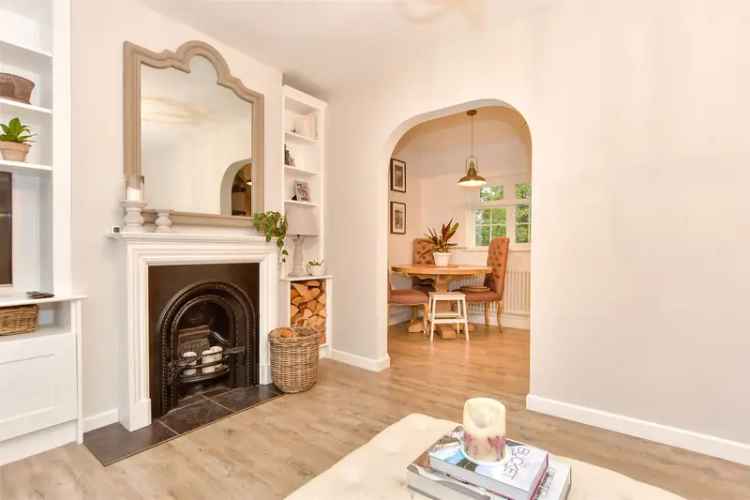 2 Bedroom Maisonette for Sale Near Cranleigh High Street