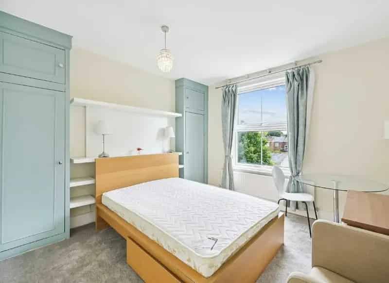 Four Double Bedroom Maisonette Near Chiswick Underground
