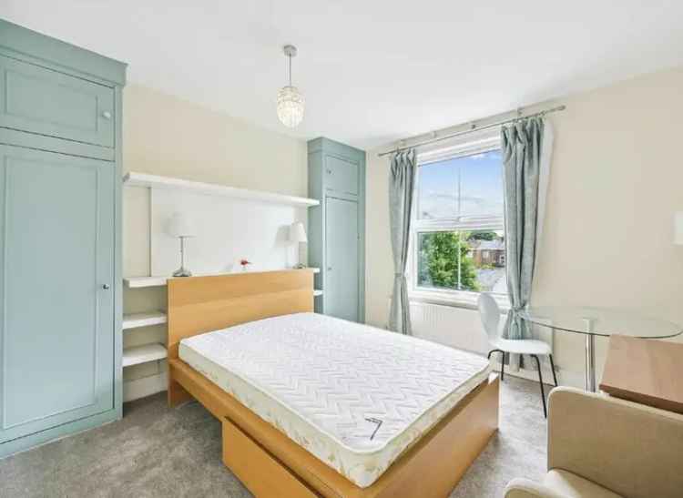 Four Double Bedroom Maisonette Near Chiswick Underground