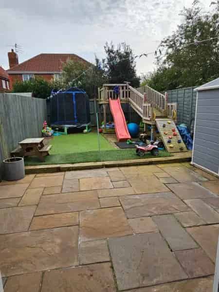 2 Bed End Terrace House Large Garden Quiet Area