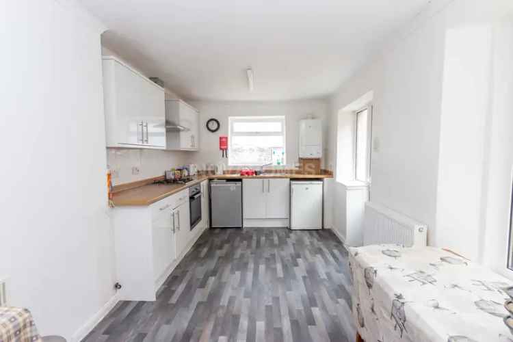 4 Bedroom Terraced House to Rent