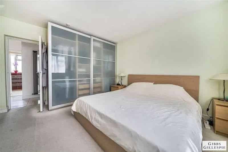 2 Bed Flat for Sale Near Pitshanger Lane